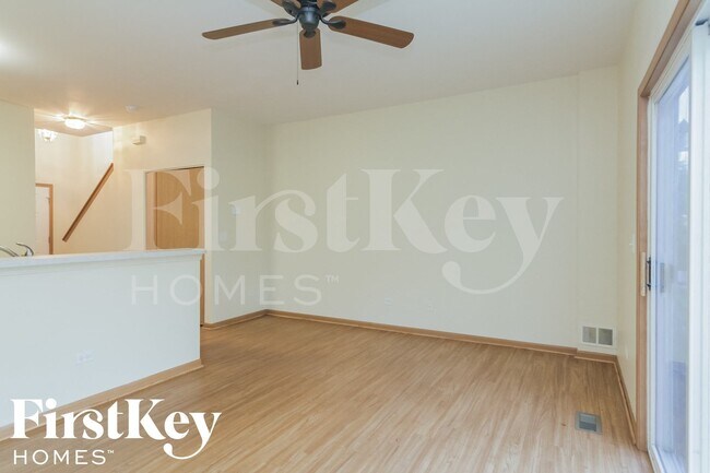 Foto del edificio - 2408 Oak Tree Ln