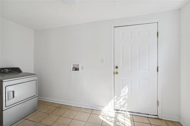 Foto del edificio - 3529 Delachaise St