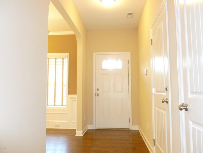 Building Photo - 205 Ashton Ct
