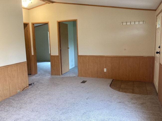 Building Photo - Three Bedroom House