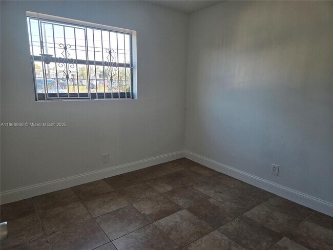 Foto del edificio - 3577 NW 187th St