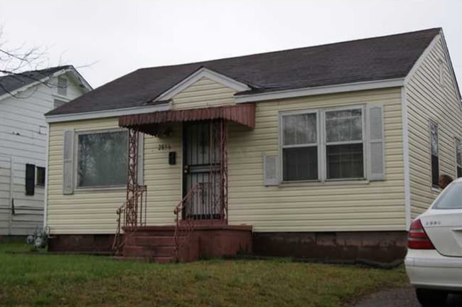 Photo - 2056 Riverside Boulevard House