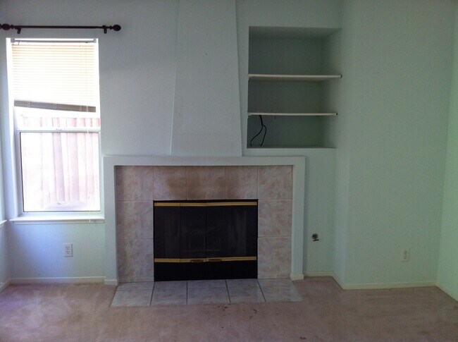Building Photo - 6273 Ginashell Cir