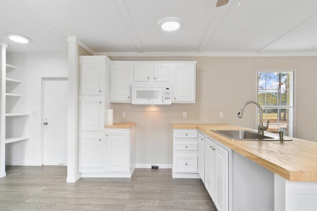 Foto del edificio - 46375 River Rd