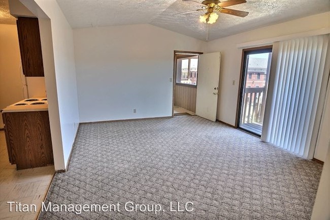 Building Photo - 112 E Wood St