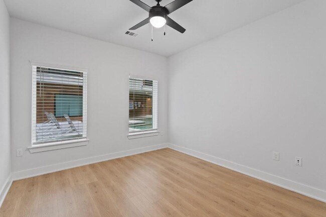 Building Photo - 2500 Longview St