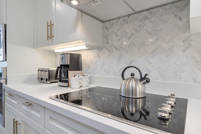 Foto del edificio - 9000 Heron Walk Dr