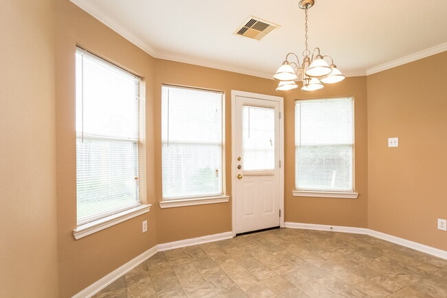 Foto del edificio - 10743 Jordan Heights Dr