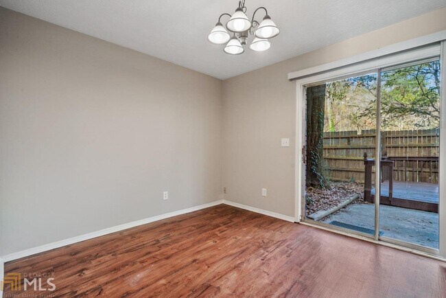 Foto del edificio - 1807 Ashborough Cir