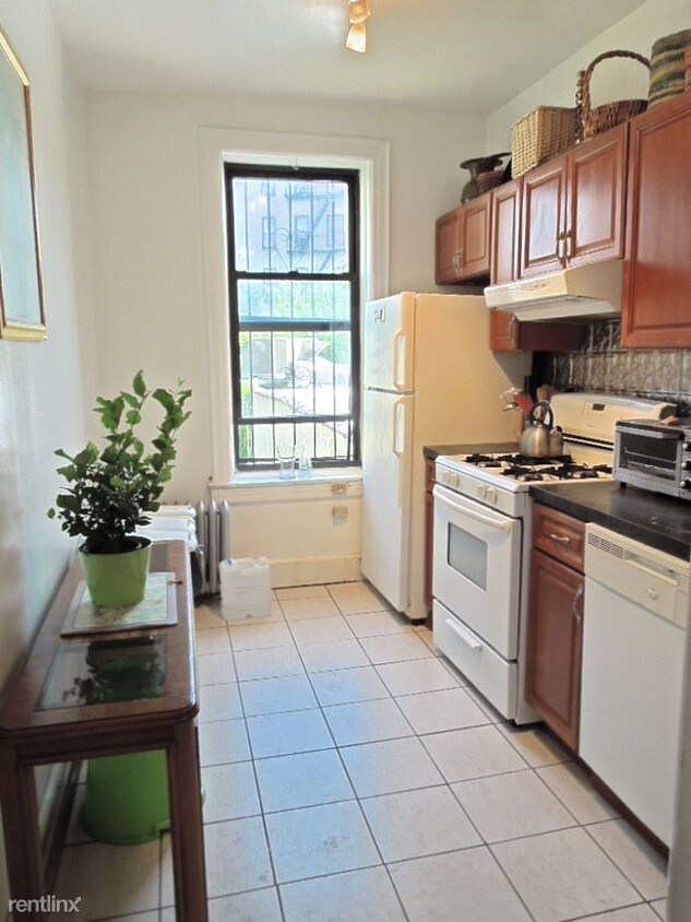 Primary Photo - 787 Washington Ave