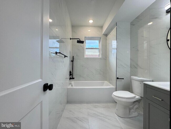 Foto del edificio - 646 W Huntingdon St