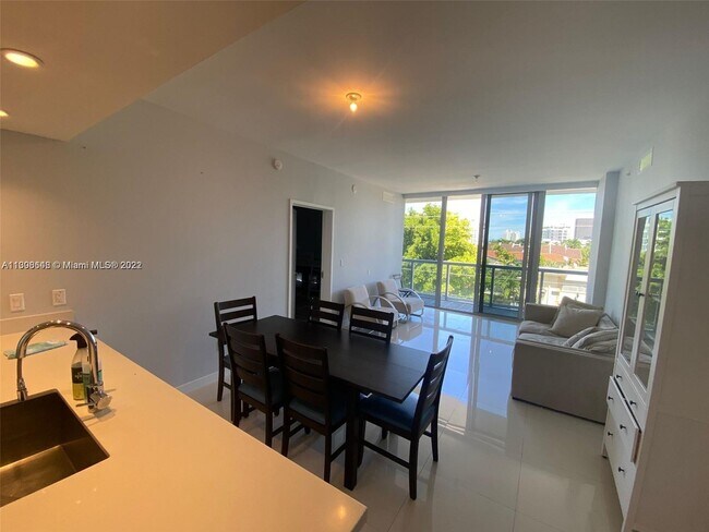 Foto del edificio - 9940 W Bay Harbor Dr