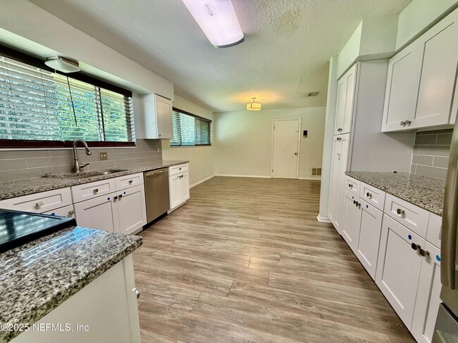 Building Photo - 2349 Moody Ave