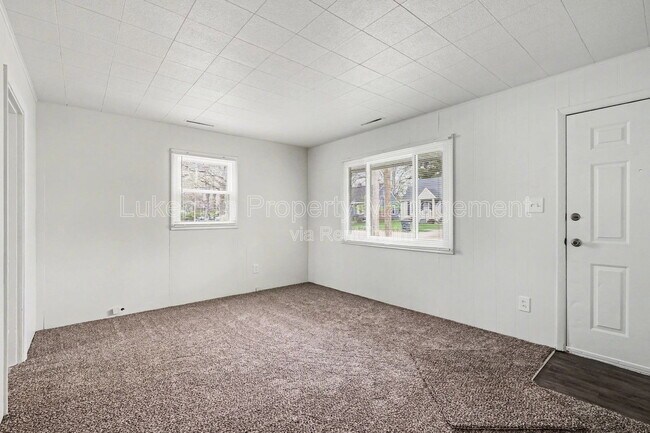 Foto del edificio - 2321 Hazel Ave