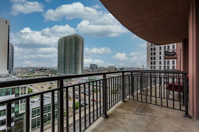 Foto del edificio - 330 N Jefferson St