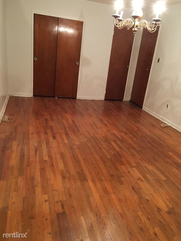 Building Photo - 1070 E 59th St
