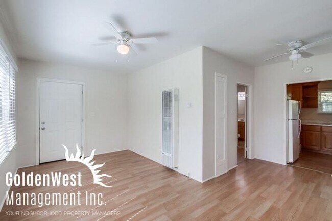 Building Photo - Cozy 1Bdm 1Ba Cottage Close to the Heart o...