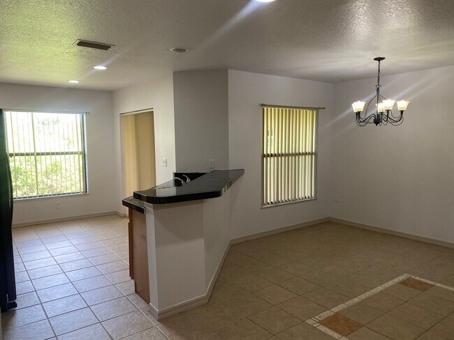 Building Photo - AVAILABLE NOW! 3/2.5 Townhouse