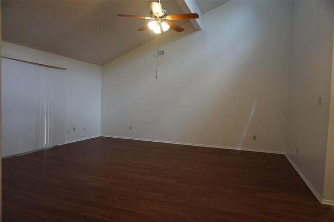 Building Photo - 3306 Dixie Farm Rd
