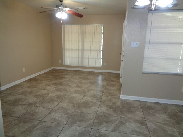 Foto del edificio - 3012 Barksdale Dr