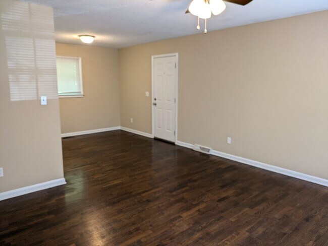 Foto del edificio - Cute All Brick Ranch Close to Mooresville ...
