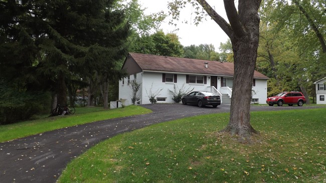 Building Photo - 218 Tareyton Dr