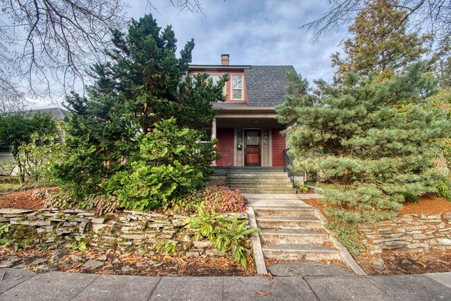 In the heart of Downtown Vancovuer - In the heart of Downtown Vancovuer House