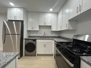 Building Photo - 696 Elm Pl