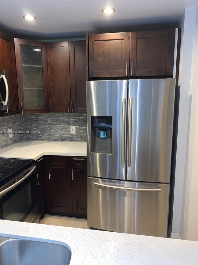 Building Photo - 430 SE 7th St