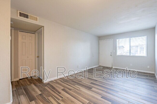 Foto del edificio - 7144 N 66th Dr