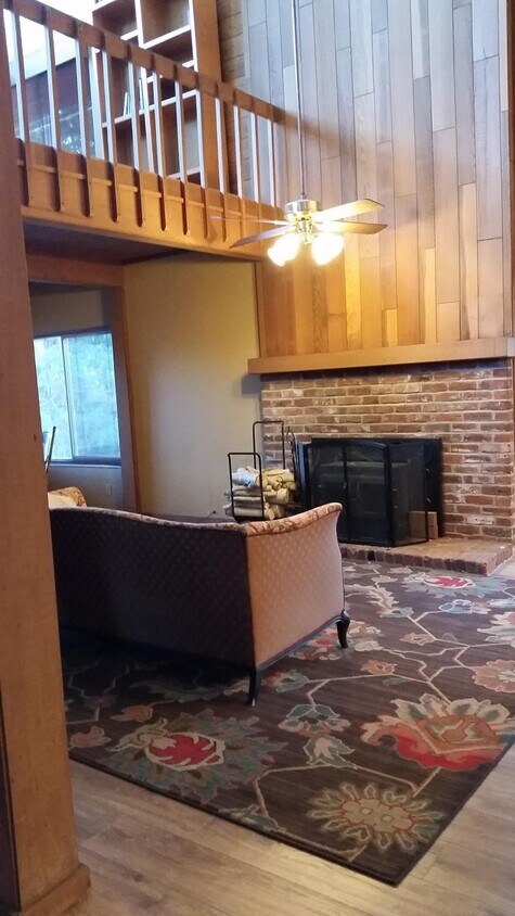 Building Photo - 4810 Ranch Land Cir