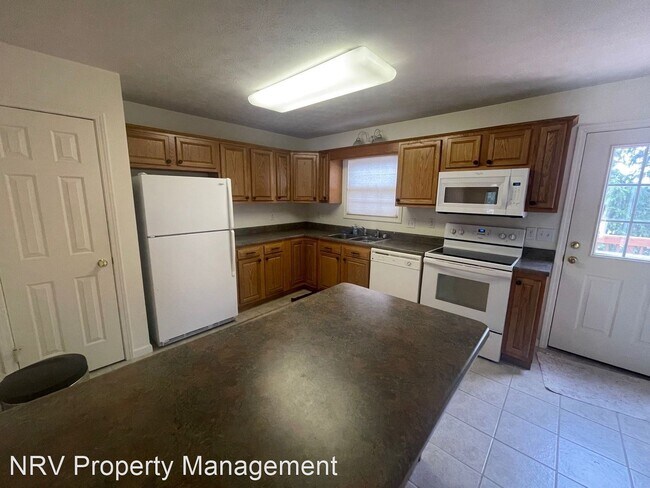 Building Photo - 2 br, 2.5 bath House - 910 2nd Street