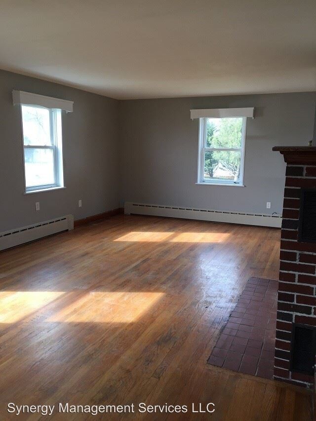 Building Photo - 3 br, 1.5 bath House - 12526 National Pike