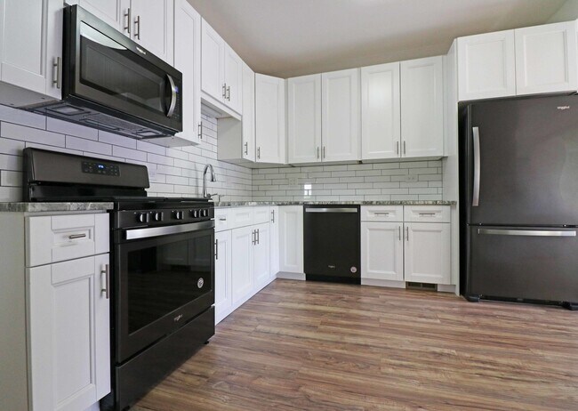 Foto del edificio - 19364 W Fairview Dr