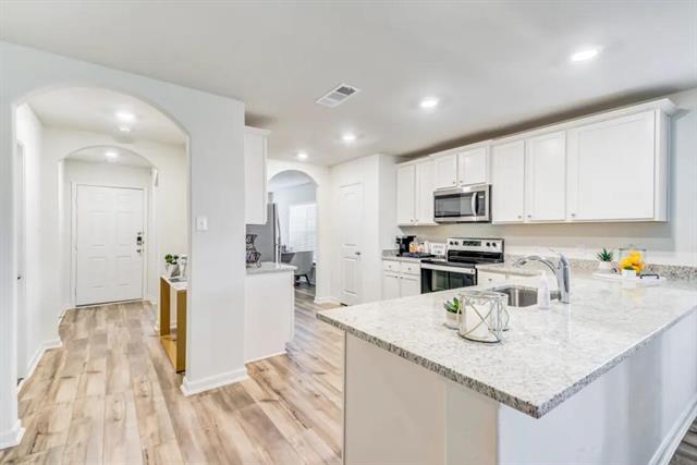Building Photo - 620 Trinity Trl