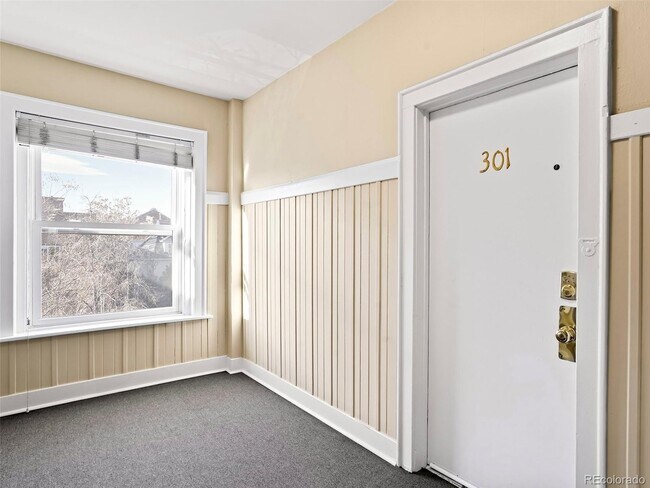 Puerta principal - 1356 N Pearl St