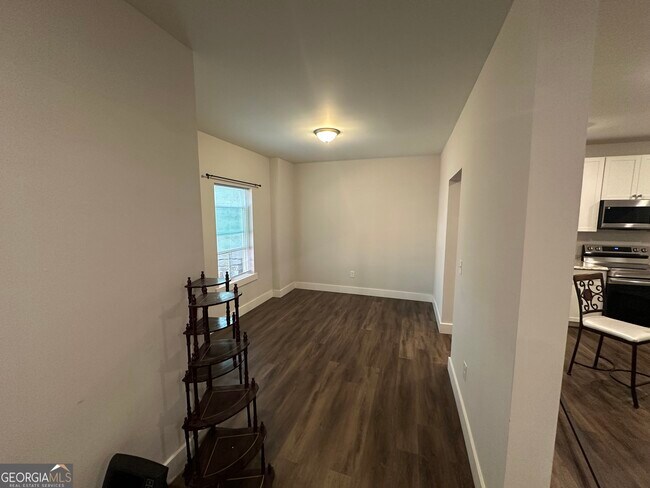 Building Photo - 370 Crestbrook Ln