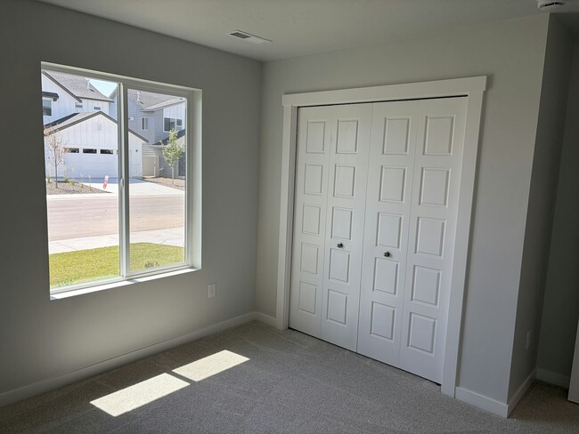 Building Photo - 7388 W Trumbull Ct