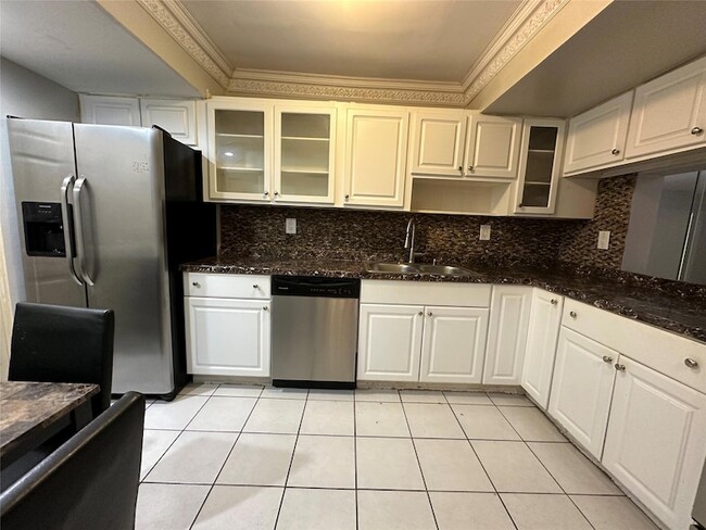 Building Photo - 6630 Racquet Club Dr