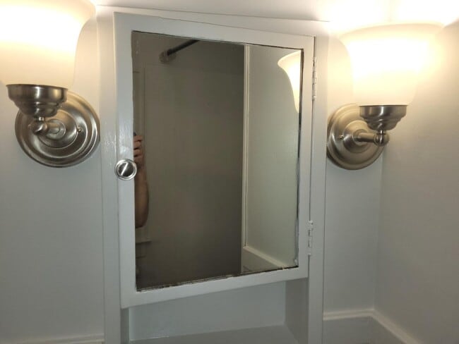 Building Photo - Great remodeled one bedroom apartment