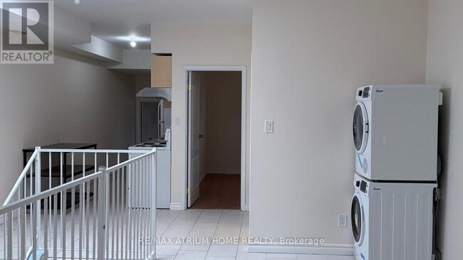 Building Photo - 413 Spadina Ave.