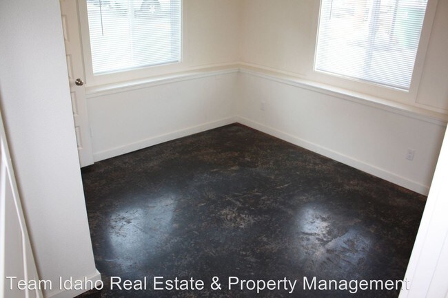 Building Photo - 415 S Almon St