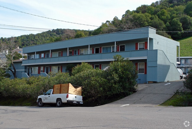 Building Photo - Marin Properties