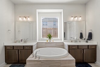 Building Photo - 41015 Kimber Ln