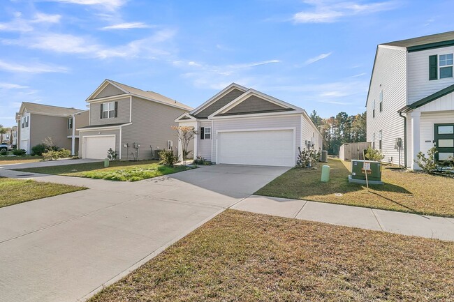 Foto del edificio - 3 Bedroom 2.5 Bath Located in Pine Hills i...