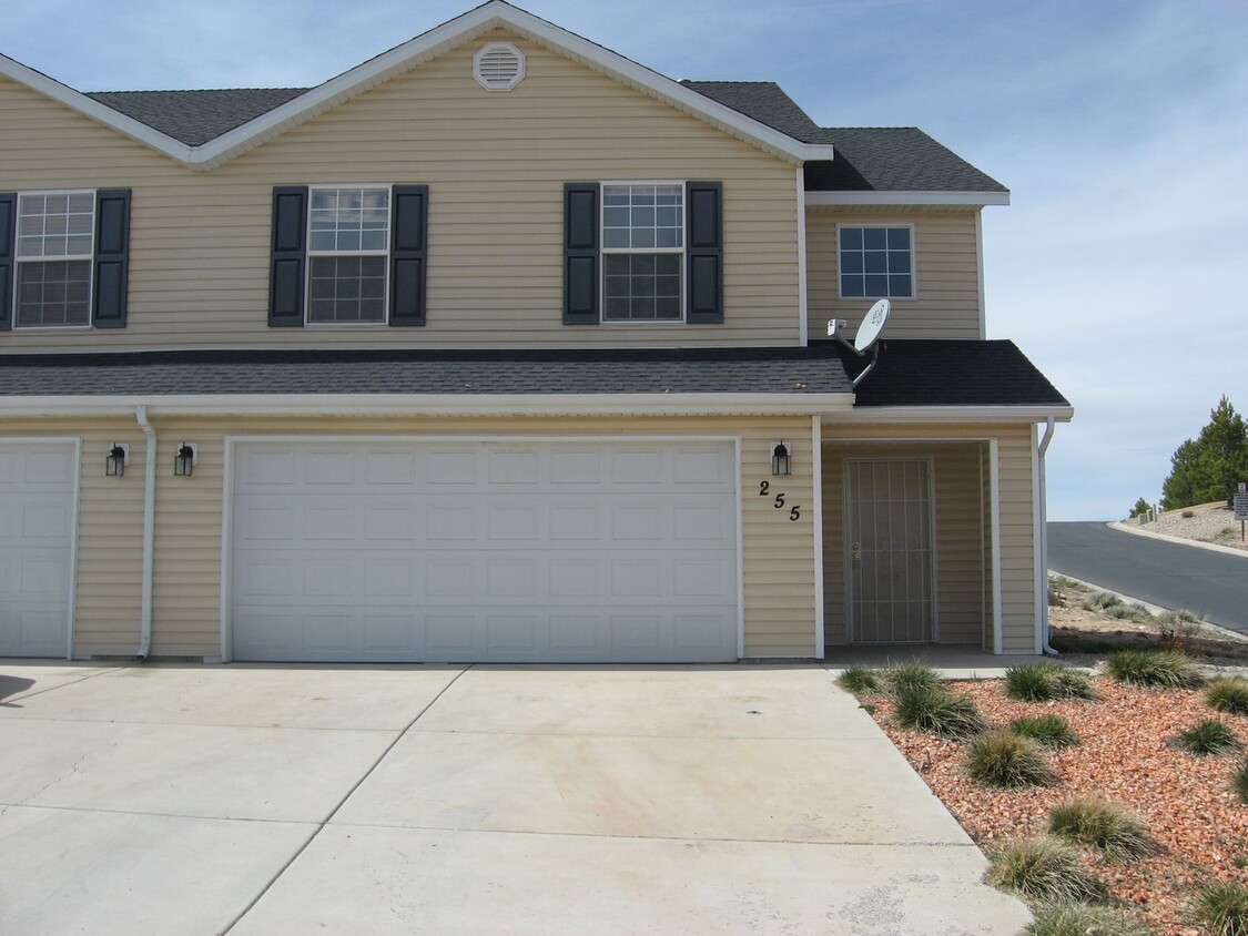 Primary Photo - Spacious 2-Story Cedar City Duplex
