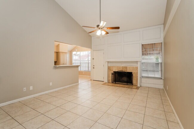 Building Photo - 707 W Mesquite St