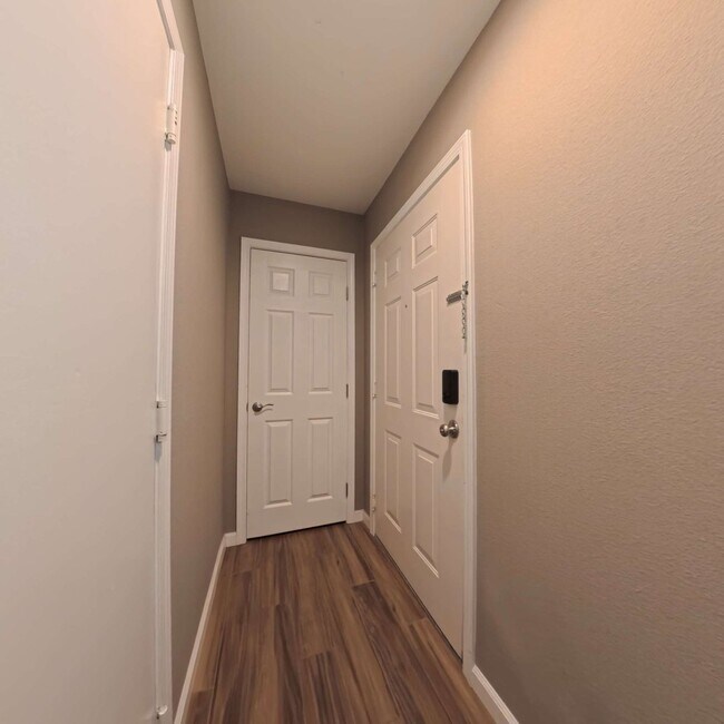 Foto del edificio - Stylish 2 bedroom 2 bathroom 1 Attached Car Garage at Tripoly South