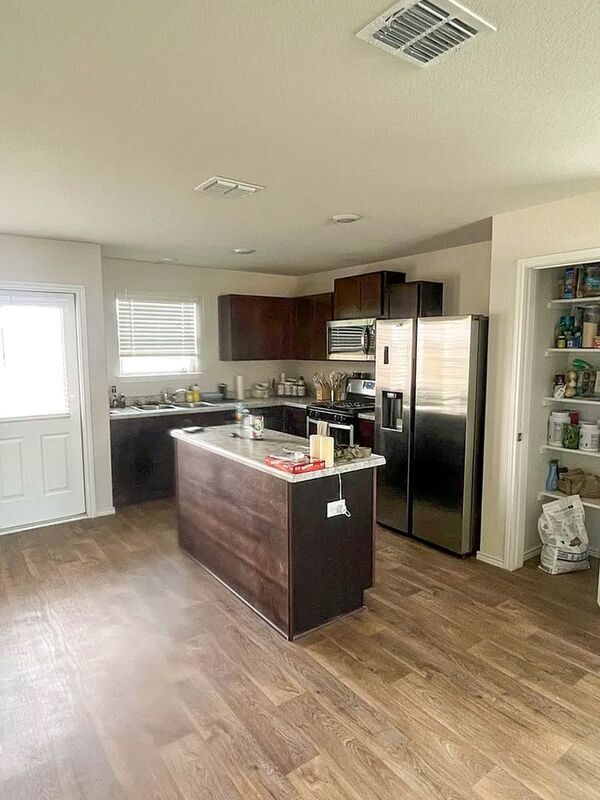 Foto del edificio - 8510 Brisk Water