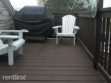 Building Photo - 2 br, 1 bath Duplex - W229 N5151 Duplainvi...